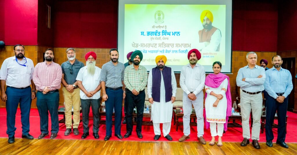 ਤਨਖ਼ਾਹਾਂ ਵਿੱਚ ਦੁੱਗਣਾ ਵਾਧਾ ਕਰਨ ਤੋਂ ਬਾਅਦ ਮੁੱਖ ਮੰਤਰੀ ਵੱਲੋਂ ਐਗਜ਼ੀਕਿਊਟਿਵ ਕੋਚਾਂ ਨਾਲ ਵਿਚਾਰ-ਵਟਾਂਦਰਾ