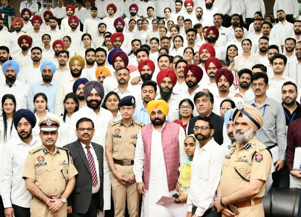 ਭਗਵੰਤ ਮਾਨ ਸਰਕਾਰ ਨੇ ਮਹਿਜ਼ 18 ਮਹੀਨਿਆਂ ਵਿੱਚ ਨੌਜਵਾਨਾਂ ਨੂੰ 37100 ਸਰਕਾਰੀ ਨੌਕਰੀਆਂ ਦਿੱਤੀਆਂ