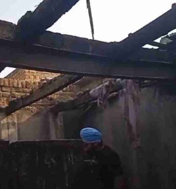 ਸਿਲੰਡਰ ਫੱਟਣ ਨਾਲ ਉੱਡੀ ਘਰ ਦੀ ਛੱਤ;ਪਰਿਵਾਰ ਦੇ ਦੋ ਜੀਅ ਬੁਰੀ ਤਰਾ ਜਖਮੀਂ