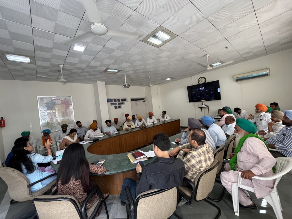 ਪਰਾਲੀ ਨੂੰ ਅੱਗ ਲਾਉਣ ਤੋਂ ਰੋਕਣ ਲਈ ਡਿਪਟੀ ਕਮਿਸ਼ਨਰ ਵੱਲੋਂ ਕਿਸਾਨ ਜੱਥੇਬੰਦੀਆਂ ਨਾਲ ਹੰਗਾਮੀ ਬੈਠਕ