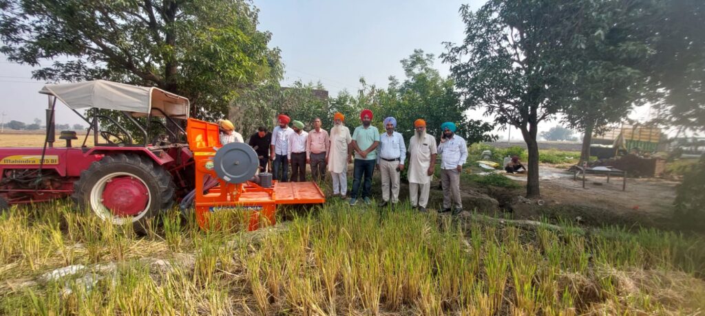 ਯੂਨੀਵਰਸਿਟੀ ਦੇ ਮਾਹਰਾਂ ਨੇ ਪਿੰਡ ਅਜਰੌਰ ਤੇ ਖੇੜੀ ਰਣਵਾ 'ਚ ਸਰਫੇਸ ਸੀਡਰ ਸਬੰਧੀ ਕਿਸਾਨਾਂ ਨੂੰ ਦਿੱਤੀ ਟਰੇਨਿੰਗ