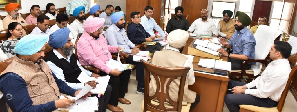 ਲਾਲਜੀਤ ਸਿੰਘ ਭੁੱਲਰ ਵੱਲੋਂ ਪੰਚਾਇਤੀ ਜ਼ਮੀਨਾਂ ਤੋਂ ਕਬਜ਼ੇ ਛੁਡਾਉਣ ਦੀ ਮੁਹਿੰਮ ਤੇਜ਼ ਕਰਨ ਲਈ ਸਖ਼ਤ ਹਦਾਇਤਾਂ