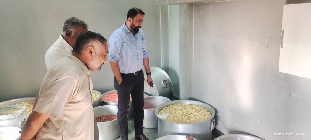 ਪੰਜਾਬ ਸਰਕਾਰ ਨੇ ਤਿਉਹਾਰਾਂ ਦੇ ਸੀਜ਼ਨ ਵਿੱਚ ਮਿਠਾਈਆਂ ਦੇ ਮਿਆਰ ਨੂੰ ਯਕੀਨੀ ਬਣਾਉਣ ਲਈ ਦੁੱਧ ਉਤਪਾਦਾਂ ‘ਤੇ ਨਿਗਰਾਨੀ ਵਧਾਈ