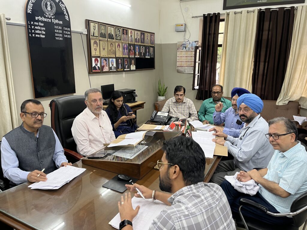 ਰਾਜਿੰਦਰਾ ਹਸਪਤਾਲ ਦੀ ਐਮਰਜੈਂਸੀ 'ਚ ਆਏ ਮਰੀਜਾਂ ਦੇ ਵਾਰਸਾਂ ਨੂੰ ਕੋਈ ਦਵਾਈ ਲੈਣ ਬਾਹਰ ਨਹੀਂ ਜਾਣਾ ਪਵੇਗਾ-ਡਾ. ਬਲਬੀਰ ਸਿੰਘ