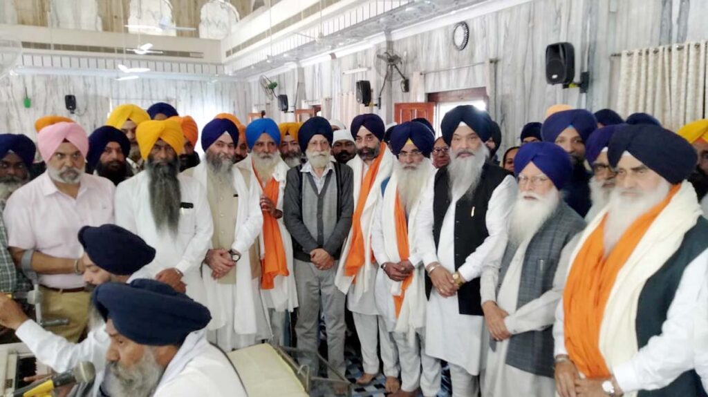 ਸ਼ੋ੍ਰਮਣੀ ਅਕਾਲੀ ਦਲ ਵੱਲੋਂ ਨਵ-ਨਿਯੁਕਤ ਅਹੁਦੇਦਾਰ ਗੁਰਦੁਆਰਾ ਸ੍ਰੀ ਦੂਖਨਿਵਾਰਨ ਸਾਹਿਬ ਨਤਮਸਤਕ