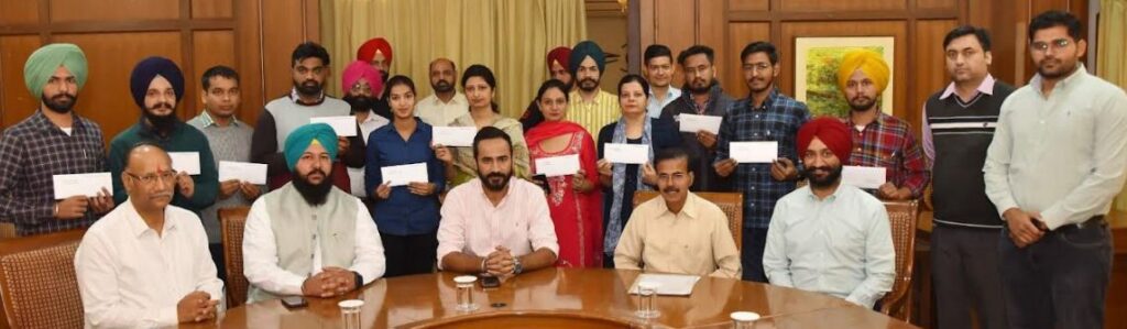 ਮੀਤ ਹੇਅਰ ਨੇ ਪੰਜਾਬ ਜਲ ਸਰੋਤ ਪ੍ਰਬੰਧਨ ਅਤੇ ਵਿਕਾਸ ਨਿਗਮ ਦੇ 13 ਨਵ-ਨਿਯੁਕਤ ਉਮੀਦਵਾਰਾਂ ਨੂੰ ਨਿਯੁਕਤੀ ਪੱਤਰ ਸੌਂਪੇ