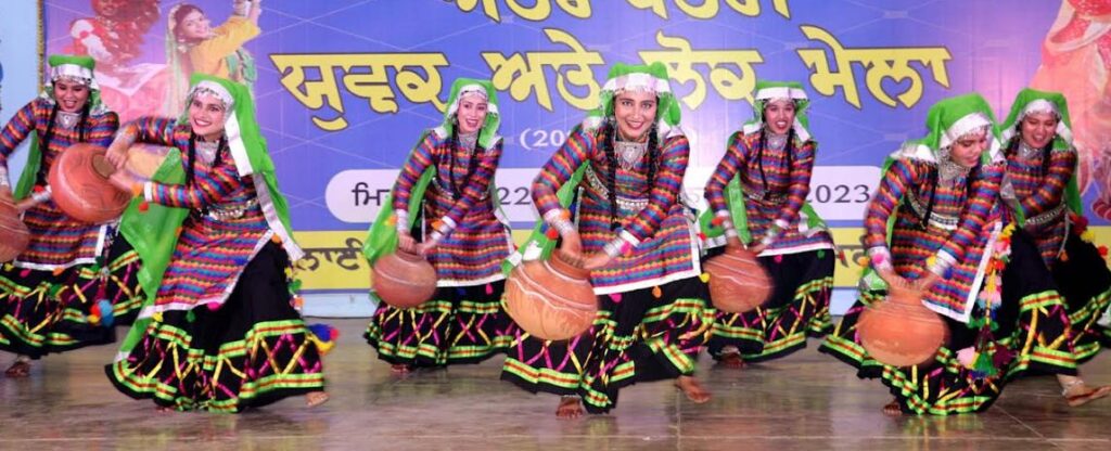 ਸੰਮੀ ਅਤੇ ਮਲਵਈ ਗਿੱਧੇ ਨਾਲ਼ ਲੱਗੀਆਂ ਪੰਜਾਬੀ ਯੂਨੀਵਰਿਸਟੀ ਵਿੱਚ ਰੌਣਕਾਂ