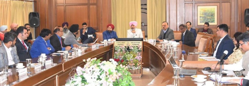 ਵਿੱਤ ਮੰਤਰੀ ਚੀਮਾਂ ਵੱਲੋਂ ਬੈਂਕਾਂ ਨੂੰ ਰੁਜ਼ਗਾਰ ਤੇ ਉੱਦਮਤਾ ਨੂੰ ਹੁਲਾਰਾ ਦੇਣ ਵਾਲੀਆਂ ਸਕੀਮਾਂ ਤਹਿਤ ਕਰਜ਼ਿਆਂ ਦੀ ਵੰਡ 'ਤੇ ਪੂਰਾ ਜ਼ੋਰ ਲਾਉਣ ਦੇ ਨਿਰਦੇਸ਼