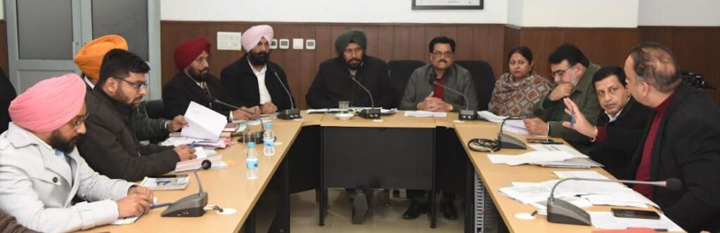 ਸਥਾਨਕ ਸਰਕਾਰਾਂ ਮੰਤਰੀ ਬਲਕਾਰ ਸਿੰਘ ਨੇ ਰੀਵੀਊ ਮੀਟਿੰਗ ਕਰਦਿਆਂ ਅਧਿਕਾਰੀਆਂ ਨੂੰ ਅਣਵਰਤੇ ਫੰਡਾਂ ਨੂੰ ਵਿਕਾਸ ਕਾਰਜਾਂ ਤੇ ਤੁਰੰਤ ਖ਼ਰਚਣ ਦੇ ਦਿੱਤੇ ਨਿਰਦੇਸ਼