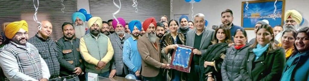 ਹਰਿੰਦਰ ਕੌਰ ਸਹਾਇਕ ਡਾਇਰੈਕਟਰ ਕਮ ਜ਼ਿਲ੍ਹਾ ਸਿੱਖਿਆ ਅਫ਼ਸਰ ਸੈਕੰਡਰੀ ਪਟਿਆਲਾ ਨੂੰ ਸੇਵਾ ਮੁਕਤੀ ਤੇ ਦਫ਼ਤਰ ਕਰਮਚਾਰੀਆਂ ਅਤੇ ਅਧਿਕਾਰੀਆਂ ਨੇ ਮਿਲ ਕੇ ਸਨਮਾਨਿਤ ਕੀਤਾ