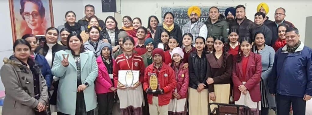 ਜ਼ਿਲ੍ਹਾ ਪੱਧਰੀ ਭਾਸ਼ਣ ਮੁਕਾਬਲੇ ਵਿੱਚ ਪਹਿਲਾ ਸਥਾਨ ਪ੍ਰਨੀਤ ਕੌਰ ਸਿਊਣਾ ਸਕੂਲ ਨੇ ਪਹਿਲਾ ਸਥਾਨ ਹਾਸਲ ਕੀਤਾ