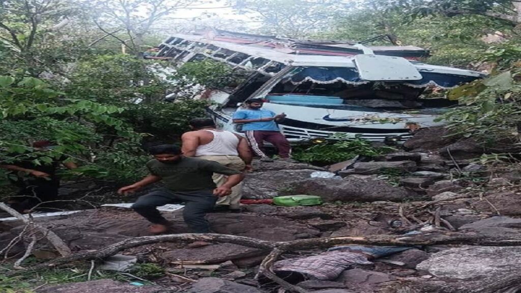 ਸ਼ਰਧਾਲੂਆਂ ਨਾਲ ਭਰੀ ਬੱਸ ’ਤੇ ਜੰਮੂ ’ਚ ਅੱਤਵਾਦੀ ਹਮਲਾ, 9 ਦੀ ਮੌਤ ਤੇ 33 ਜ਼ਖ਼ਮੀ