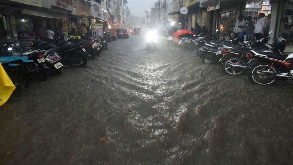 ਮੁੰਬਈ ’ਚ ਦੋ ਦਿਨ ਪਹਿਲਾਂ ਪੁੱਜਾ ਮੌਨਸੂਨ, ਆਸ-ਪਾਸ ਦੇ ਇਲਾਕਿਆਂ 'ਚ ਹੋਈ ਭਾਰੀ ਬਾਰਿਸ਼