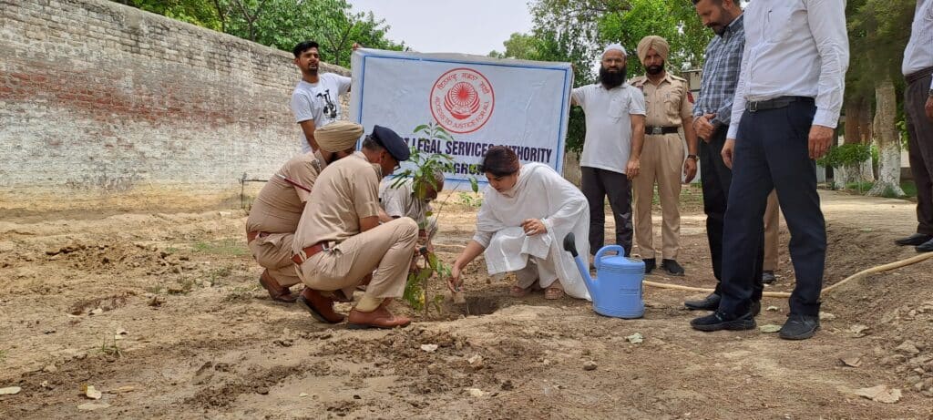 ਜ਼ਿਲ੍ਹਾ ਕਾਨੂੰਨੀ ਸੇਵਾਵਾਂ ਅਥਾਰਟੀ ਵੱਲੋਂ ਜ਼ਿਲ੍ਹਾ ਜੇਲ੍ਹ ‘ਚ ਵਿਸ਼ਵ ਵਾਤਾਵਰਨ ਦਿਵਸ ਮੌਕੇ ਲਗਾਏ ਗਏ ਬੂਟੇ