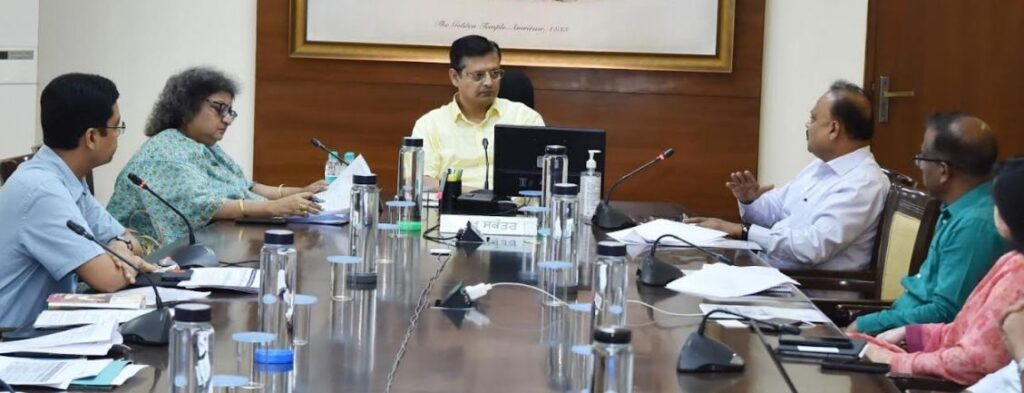 ਮੁੱਖ ਸਕੱਤਰ ਅਨੁਰਾਗ ਵਰਮਾ ਵੱਲੋਂ ਮਾਲੀਆ ਵਧਾਉਣ ਅਤੇ ਖਰਚਿਆਂ ਦੇ ਪ੍ਰਭਾਵਸ਼ਾਲੀ ਢੰਗ ਨਾਲ ਪ੍ਰਬੰਧਨ 'ਤੇ ਜ਼ੋਰ