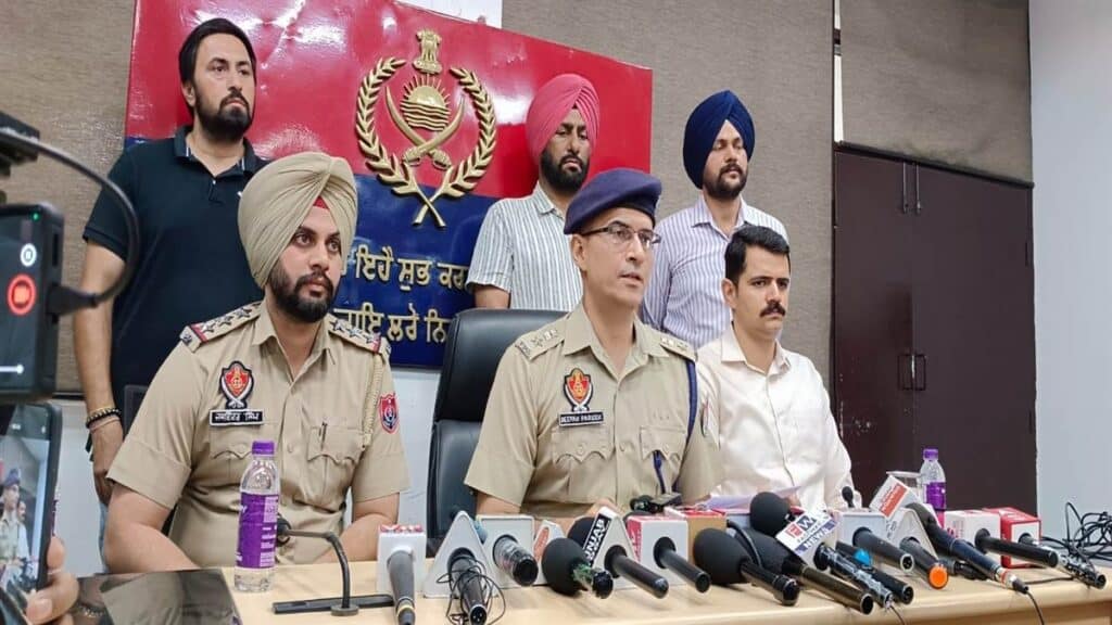 ਛੇਤੀ ਅਮੀਰ ਬਣਨ ਦੇ ਚੱਕਰ ਵਿਚ ਖਾਲਿਸਤਾਨ ਦੇ ਨਾਂ `ਤੇ ਮਜ਼ਦੂਰਾਂ ਨੇ ਮੰਗੀ ਜਿੰ਼ਮੀਂਦਾਰ ਤੋਂ ਫਿਰੌਤੀ; ਪੁਲਿਸ ਨੇ ਕੀਤਾ ਗ੍ਰਿਫ਼ਤਾਰ