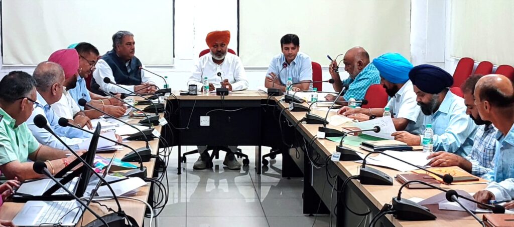 ਚੀਮਾ ਵੱਲੋਂ ਮੀਥੇਨੌਲ ਦੀ ਆਵਾਜਾਈ ਨੂੰ ਨਿਯਮਤ ਕਰਨ ਲਈ ਮਜ਼ਬੂਤ ਢਾਂਚੇ 'ਤੇ ਜ਼ੋਰ, ਆਬਕਾਰੀ ਵਿਭਾਗ ਨੂੰ ਕੇਂਦਰ ਸਰਕਾਰ ਕੋਲ ਮੁੱਦਾ ਉਠਾਉਣ ਲਈ ਕਿਹਾ