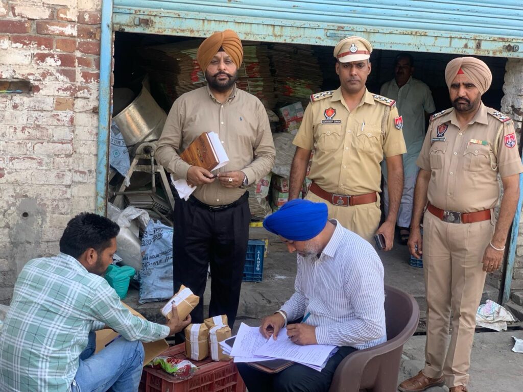 ਜ਼ਿਲ੍ਹਾ ਸਿਹਤ ਅਫ਼ਸਰ ਦੀ ਅਗਵਾਈ ਹੇਠ ਸਿਹਤ ਵਿਭਾਗ ਦੀ ਟੀਮ ਵੱਲੋਂ ਸੁਨਾਮ ਦੀ ਖਾਧ ਪਦਾਰਥ ਬਣਾਉਣ ਵਾਲੀ ਇੱਕ ਫੈਕਟਰੀ ਦੇ ਗੋਦਾਮ ਕੀਤੇ ਸੀਲ