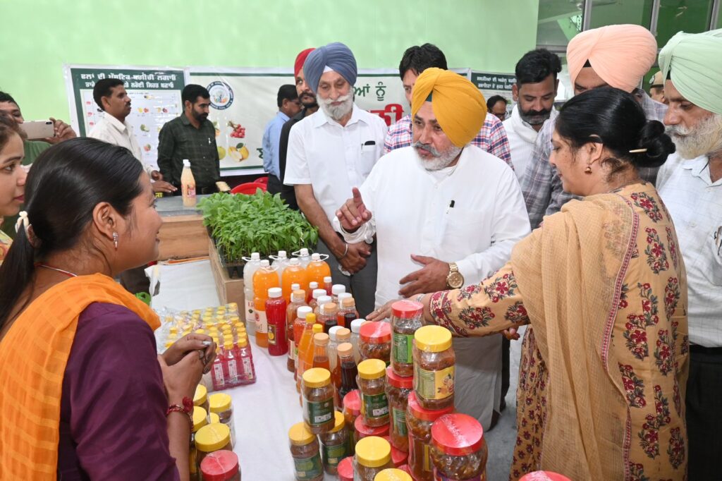 ਮਾਨ ਸਰਕਾਰ ਕਿਸਾਨਾਂ ਦੀ ਆਮਦਨ ਵਧਾਉਣ ਲਈ ਪਠਾਨਕੋਟ ਦੀ ਲੀਚੀ ਨੂੰ ਵਿਦੇਸ਼ਾਂ ਵਿੱਚ ਭੇਜਣ ਦੀ ਕਰੇਗੀ ਸ਼ੁਰੂਆਤ: ਚੇਤਨ ਸਿੰਘ ਜੌੜਾਮਾਜਰਾ ਵੱਲੋਂ ਐਲਾਨ
