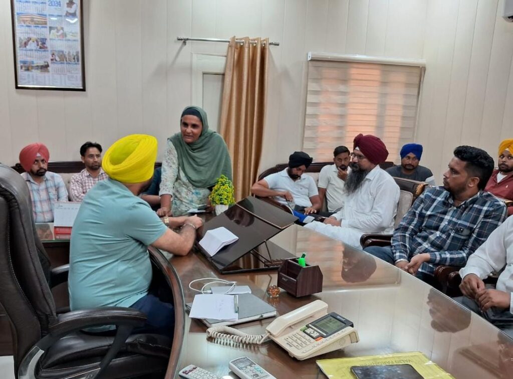 ਚੇਅਰਮੈਨ ਜੱਸੀ ਸੋਹੀਆਂ ਵਾਲਾ ਨੇ ਯੋਜਨਾ ਕਮੇਟੀ ਦਫ਼ਤਰ ਵਿੱਚ ਲੋਕ ਮਿਲਣੀ ਤਹਿਤ ਜ਼ਿਲ੍ਹੇ ਭਰ ਤੋਂ ਆਏ ਲੋਕਾਂ ਦੀਆਂ ਸ਼ਿਕਾਇਤਾਂ ਸੁਣੀਆਂ