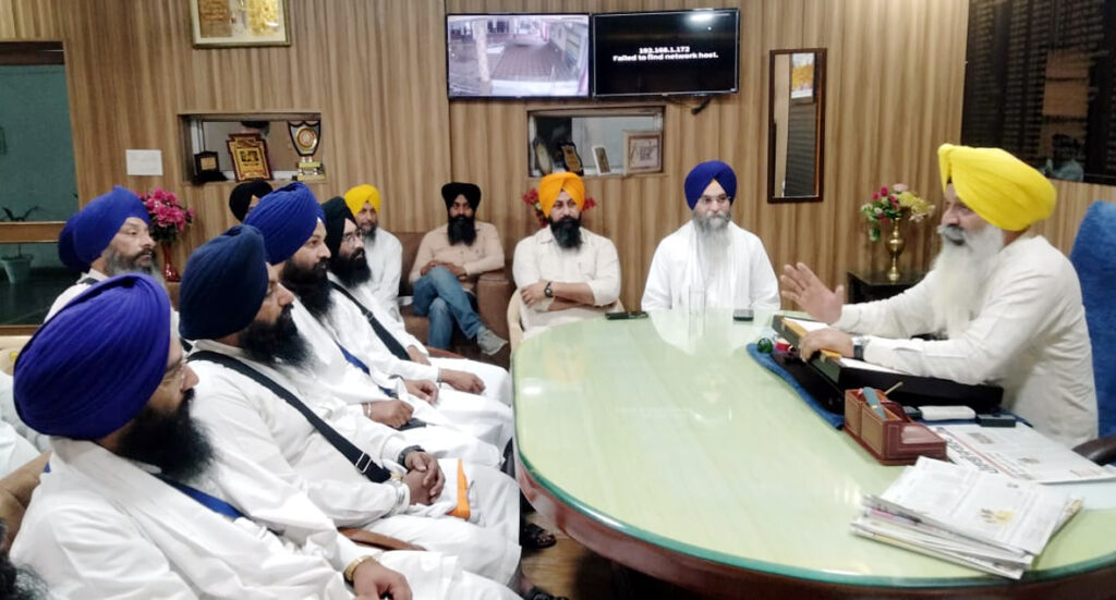 ਗੁਰੂ ਦਰਬਾਰ ਅੰਦਰਲੇ ਪ੍ਰਬੰਧ ਨੂੰ ਵਧੇਰੇ ਸੁਚਾਰੂ ਬਣਾਉਣ ਲਈ ਪਲੇਠੀ ਬੈਠਕ