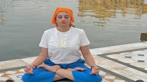 ਹਰਿਮੰਦਰ ਸਾਹਿਬ 'ਚ ਯੋਗ ਕਰਨ ਵਾਲੀ ਫੈਸ਼ਨ ਡਿਜ਼ਾਈਨਰ ਨੂੰ ਪੁਲਿਸ ਨੇ ਦਿੱਤੀ ਸੁਰੱਖਿਆ, ਵਡੋਦਰਾ 'ਚ ਅਣਪਛਾਤਿਆਂ ਖਿ਼ਲਾਫ਼ FIR ਦਰਜ