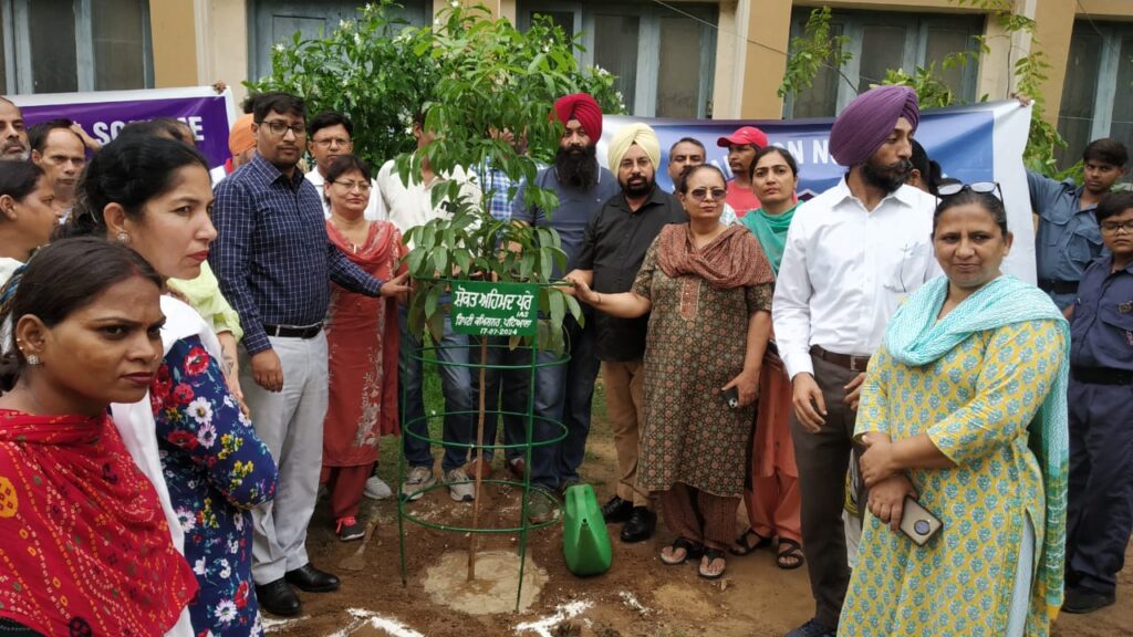 ਖੂਨਦਾਨ ਸਭ ਤੋਂ ਉੱਤਮ ਦਾਨ,ਅਸੀ ਇਕ ਖੂਨ ਦੇ ਯੂਨਿਟ ਨਾਲ ਚਾਰ ਅਨਮੋਲ ਜ਼ਿੰਦਗੀਆਂ ਬਚਾਈਆਂ ਜਾ ਸਕਦੀਆਂ ਹਨ.... ਬਲਜਿੰਦਰ ਸਿੰਘ ਢਿੱਲੋਂ