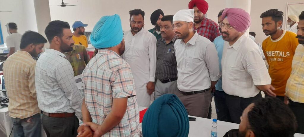 ਪਿੰਡ ਤਕੀਪੁਰ ਵਿੱਚ ‘ਆਪ ਦੀ ਸਰਕਾਰ, ਆਪ ਦੇ ਦੁਆਰ’ ਮੁਹਿੰਮ ਤਹਿਤ ਲਗਾਏ ਕੈਂਪ ਵਿਚ ਵਧੀਕ ਡਿਪਟੀ ਕਮਿਸ਼ਨਰ ਵਰਜੀਤ ਵਾਲੀਆ ਨੇ ਸੁਣੇ ਲੋਕ ਮਸਲੇ