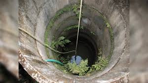 ਖੂਹ ਵਿਚਗੈਸ ਲੀਕ ਹੋਣ ਕਾਰਨ ਇਕ ਨੂੰ ਬਚਾਉਣ ਗਏ ਚਾਰ ਹੋਰ ਦੀ ਵੀ ਹੋਈ ਮੌਤ ਛੱਤੀਸਗੜ੍ਹ, 5 ਜੁਲਾਈ : ਖੂਹ ਵਿਚ ਲੱਕੜ ਚੁੱਕਣ ਗਏ ਵਿਅਕਤੀ ਨੂੰ ਬਾਹਰ ਕੱਢਣ ਲਈ ਖੂਹ ਵਿਚ ਗਏ