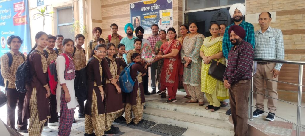 ਵਿਦਿਆਰਥੀਆਂ ਦਾ ਪ੍ਰਿੰਸੀਪਲ ਤੇ ਸਟਾਫ ਵੱਲੋਂ ਭਰਵਾਂ ਸਵਾਗਤ