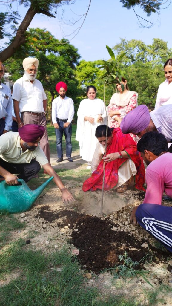 ਭਾਸ਼ਾ ਵਿਭਾਗ ਵੱਲੋਂ ਵਾਤਾਵਰਣ ਸੰਭਾਲ ਲਈ ਰੁੱਖ ਲਗਾਉਣ ਦੀ ਪ੍ਰੀਕ੍ਰਿਆ ਦਾ ਆਰੰਭ