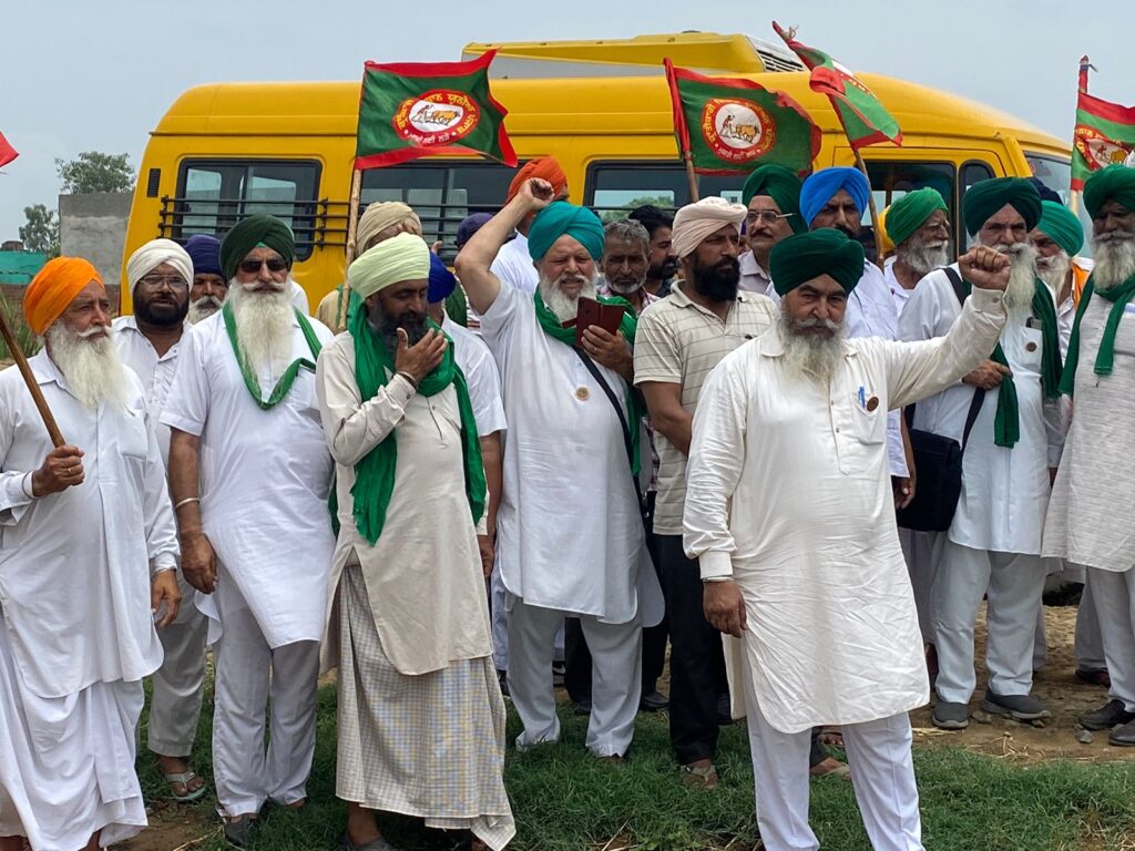 ਕਿਸਾਨਾਂ ਕੀਤਾ ਡਕਾਲਾ ਦੇ ਕਿਸਾਨ ਦੀ 6 ਬੀਘੇ ਜ਼ਮੀਨ ਦੀ ਕੁਰਕੀ ਰੋਕਣ ਨੂੰ ਲੈ ਕੇ ਇਕੱਠ