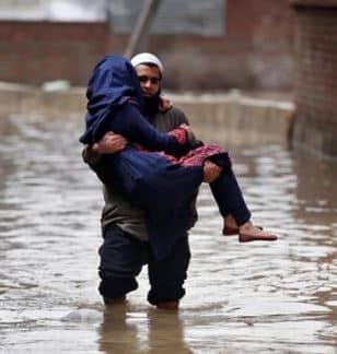 ਭਾਰੀ ਬਾਰਿਸ਼ ਮਗਰੋਂ ਅਯਰਵਾਦੀ ਨਦੀ ਦੇ ਖ਼ਤਰੇ ਦੇ ਨਿਸ਼ਾਨ ਤੋਂ ਉਪਰ