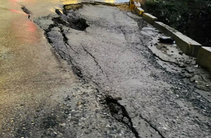 ਹਿਮਾਚਲ `ਚ ਭਾਰੀ ਮੀਂਹ, ਸੇਰਾਜ `ਚ ਦੱਬੇ ਵਾਹਨ, ਲੇਹ-ਮਨਾਲੀ ਬੰਦ