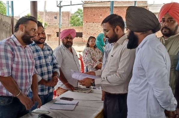 ਘਰਾਚੋਂ ਵਿਖੇ ਆਯੋਜਿਤ ‘ਪੰਜਾਬ ਸਰਕਾਰ ਤੁਹਾਡੇ ਦੁਆਰ’ ਕੈਂਪ ਦਾ ਲੋੜਵੰਦਾਂ ਨੇ ਉਠਾਇਆ ਲਾਭ : ਡਾ. ਵਿਨੀਤ ਕੁਮਾਰ