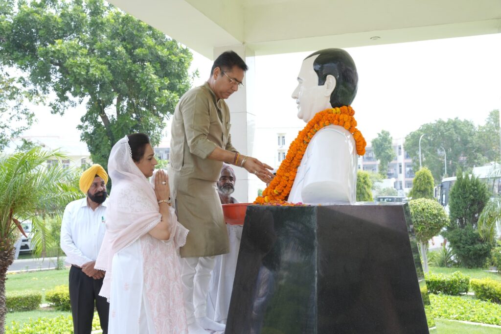 ਸਵ. ਬਾਬੂ ਭਗਵਾਨ ਦਾਸ ਅਰੋੜਾ ਦੀ 24ਵੀਂ ਬਰਸੀ ਮੌਕੇ ਨਿੱਘੀਆਂ ਸ਼ਰਧਾਂਜਲੀਆਂ ਭੇਟ