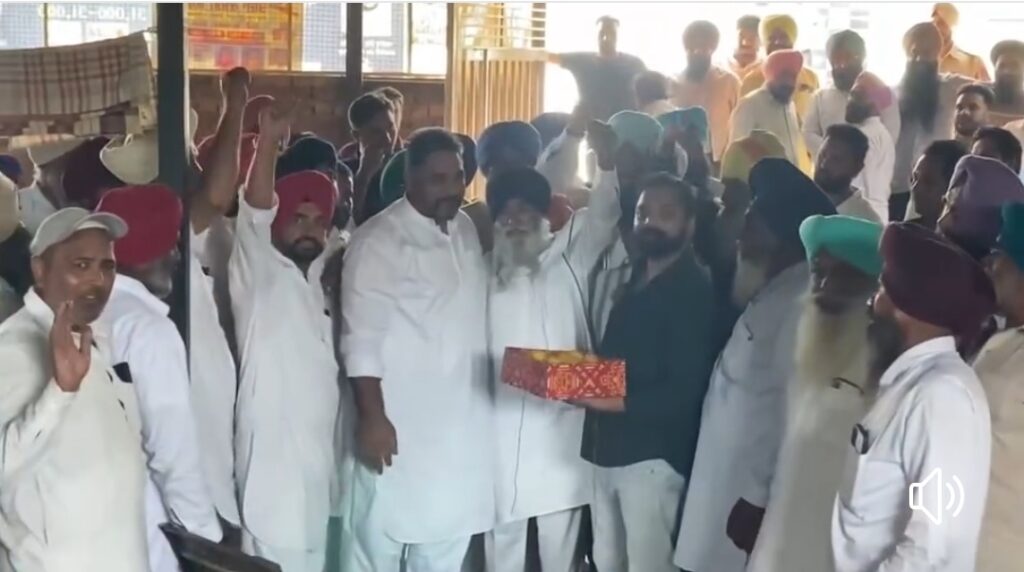 ਜਲੰਧਰ ‘ਚ ‘ਆਪ’ ਦੀ ਹੋਈ ਸ਼ਾਨਦਾਰ ਜਿੱਤ ਦੀ ਖੁਸ਼ੀ 'ਚ ਵਿਧਾਇਕ ਗੁਰਲਾਲ ਘਨੌਰ ਦੀ ਅਗਵਾਈ ਹੇਠ ਵੰਡੇ ਲੱਡੂ