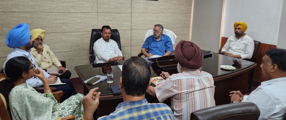 ਕੈਬਨਿਟ ਮੰਤਰੀ ਡਾ. ਬਲਬੀਰ ਸਿੰਘ ਨੇ ਨਗਰ ਸੁਧਾਰ ਟਰੱਸਟ ਅਧੀਨ ਆਉਂਦੇ ਖੇਤਰ ਦੇ ਵਿਕਾਸ ਕਾਰਜਾਂ ਦਾ ਲਿਆ ਜਾਇਜ਼ਾ