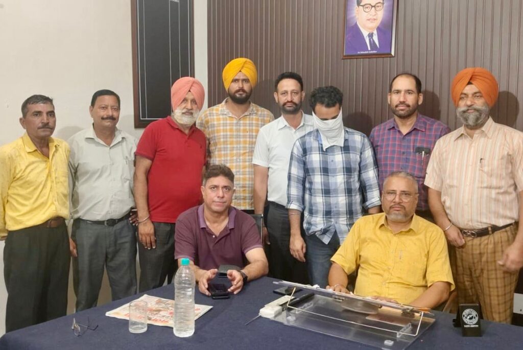 ਵਿਜੀਲੈਂਸ ਬਿਊਰੋ ਪੰਜਾਬ ਨੇ 4,000 ਰੁਪਏ ਰਿਸ਼ਵਤ ਲੈਂਦਾ ਪਟਵਾਰੀ ਵਿਜੀਲੈਂਸ ਬਿਊਰੋ ਵੱਲੋਂ ਕਾਬੂ