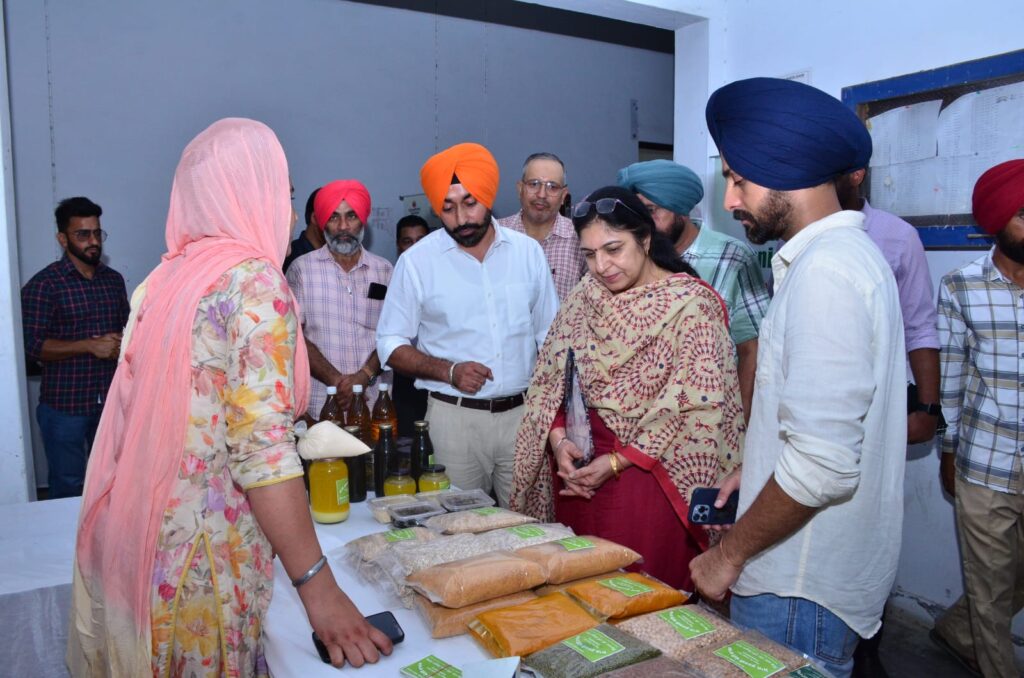 ਸੰਪੂਰਨਤਾ ਅਭਿਆਨ ਦੀ ਸ਼ੁਰੂਆਤ ਸਬੰਧੀ ਹੋਏ ਸਮਾਗਮ ਦੀਆਂ ਤਸਵੀਰਾਂ