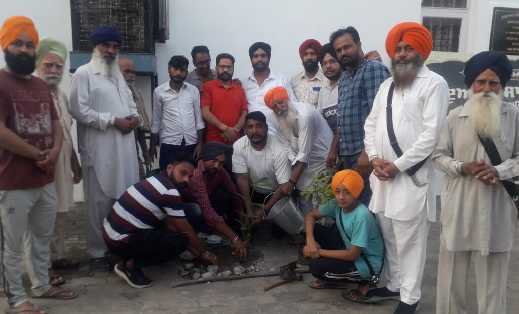 ਬਸੰਤ ਰਿਪੂ ਕਲੱਬ ਨੇ ਗੁਰਦੁਆਰਾ ਸਾਹਿਬ ਵਿਖੇ ਲਗਾਏ ਪੌਦੇ