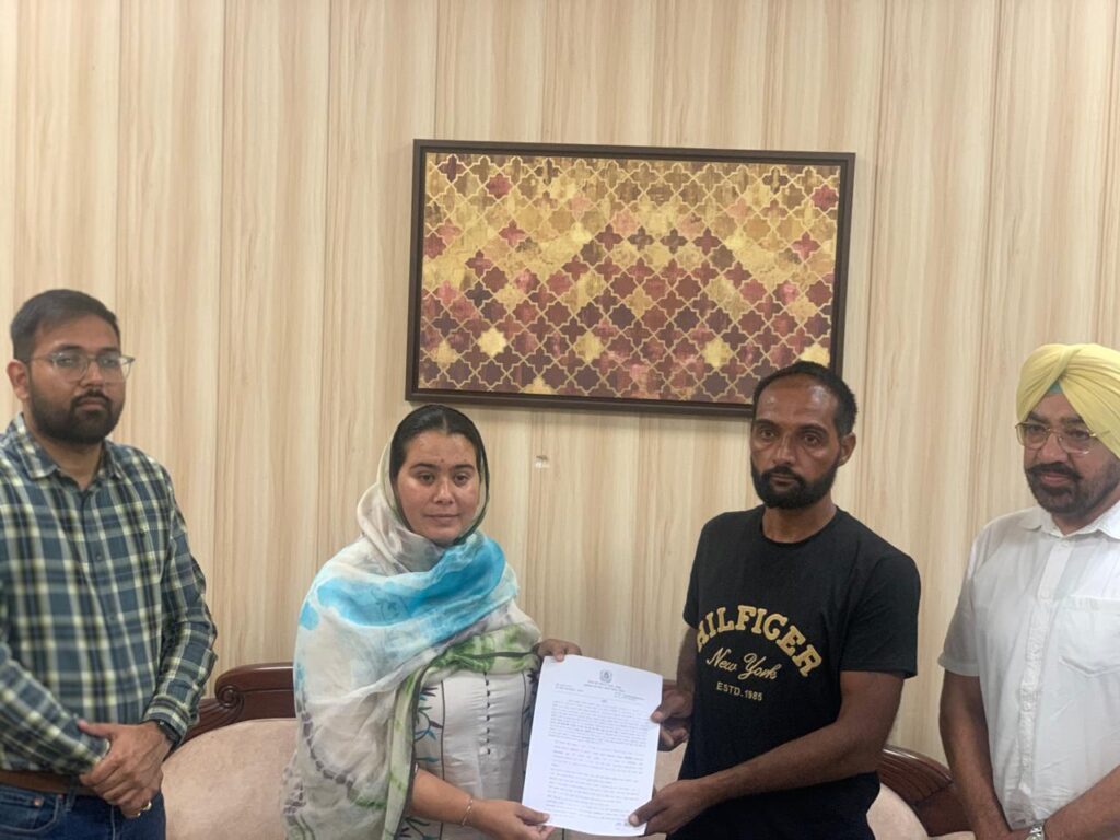 ਵਿਧਾਇਕ ਨਰਿੰਦਰ ਕੌਰ ਭਰਾਜ ਨੇ ਕਿਸਾਨੀ ਅੰਦੋਲਨ ਵਿੱਚ ਜਾਨਾਂ ਵਾਰਨ ਵਾਲੇ ਯੋਧਿਆਂ ਦੇ ਪਰਿਵਾਰਕ ਮੈਂਬਰਾਂ ਨੂੰ ਵੰਡੇ ਨਿਯੁਕਤੀ ਪੱਤਰ