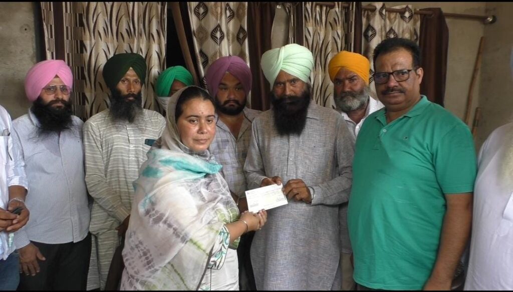 ਵਿਧਾਇਕ ਨਰਿੰਦਰ ਕੌਰ ਭਰਾਜ ਨੇ ਭੇਡਾਂ-ਬੱਕਰੀਆਂ ਦੇ ਮਰਨ ਨਾਲ ਹੋਏ ਨੁਕਸਾਨ ਦੇ ਮੁਆਵਜ਼ੇ ਵਜੋਂ 8.30 ਲੱਖ ਰੁਪਏ ਦੀ ਮਾਲੀ ਸਹਾਇਤਾ ਦਿੱਤੀ