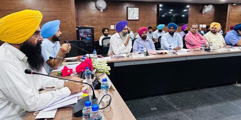 ਪਰਾਲੀ ਪ੍ਰਬੰਧਨ ਲਈ ਕਿਸਾਨਾਂ ਨੂੰ ਮੁਹੱਈਆ ਕਰਵਾਈਆਂ ਜਾਣਗੀਆਂ 22 ਹਜ਼ਾਰ ਤੋਂ ਵੱਧ ਮਸ਼ੀਨਾਂ