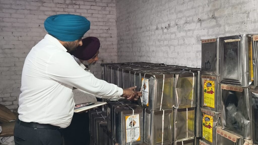 ਦਿੜਬਾ ਵਿਖੇ ਸਿਹਤ ਵਿਭਾਗ ਦੀ ਟੀਮ ਵੱਲੋਂ ਛਾਪਾਮਾਰੀ, ਸੈਂਪਲਿੰਗ ਪ੍ਰਕਿਰਿਆ ਜਾਰੀ