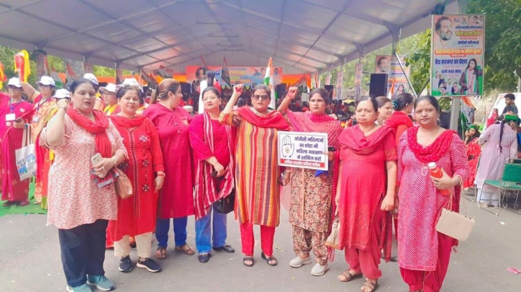 ਮਹਿਲਾ ਕਾਂਗਰਸ ਵਲੋਂ ਦਿੱਤਾ 33 ਪ੍ਰਤੀਸ਼ਤ ਮਹਿਲਾ ਰਾਖਵਾਂਕਰਨ ਨੂੰ ਲੈਕੇ ਦਿੱਲੀ ਜੰਤਰ ਮੰਤਰ ਤੇ ਧਰਨਾ
