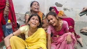 ਹਾਥਰਸ ਜਿ਼ਲ੍ਹੇ ਦੇ ਸਿਕੰਦਰਾਰਾਓ ਇਲਾਕੇ ਵਿਚ ਸਤਿਸੰਗ ਦੌਰਾਨ ਮਚੀ ਭਾਜੜ ਦੇ ਮਾਮਲੇ ਵਿਚ ਪੁਲਸ ਨੇ ਮੁੱਖ ਸੇਵਾਦਾਰ ਅਤੇ ਹੋਰਨਾਂ ਖਿਲਾਫ਼ ਦਰਜ ਕੀਤੀ