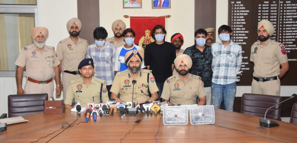 ਪੰਜਾਬ ਪੁਲਿਸ ਵੱਲੋਂ ਅੰਤਰਰਾਜੀ ਸੰਗਠਿਤ ਅਪਰਾਧ ਸਿੰਡੀਕੇਟ ਦਾ ਪਰਦਾਫਾਸ਼; ਸਰਗਨੇ ਸਮੇਤ ਪੰਜ ਦੋਸ਼ੀ ਦੋ ਪਿਸਤੌਲਾਂ ਸਣੇ ਕਾਬੂ