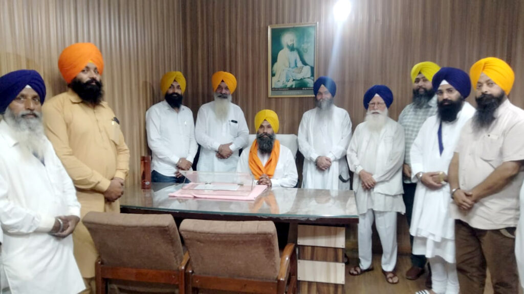 ਗੁਰਦੁਆਰਾ ਸ੍ਰੀ ਦੂਖਨਿਵਾਰਨ ਸਾਹਿਬ ਨਵ ਨਿਯੁਕਤ ਮੀਤ ਮੈਨੇਜਰ ਨੇ ਕਾਰਜਭਾਰ ਸੰਭਾਲਿਆ