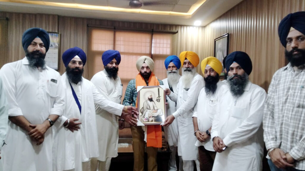 ਗੁਰਦੁਆਰਾ ਸ੍ਰੀ ਦੂਖਨਿਵਾਰਨ ਵਿਖੇ ਨਵ ਨਿਯੁਕਤ ਡਾ. ਐਸ ਐਸ ਪੀ ਨਾਨਕ ਸਿੰਘ ਹੋਏ ਨਤਮਸਤਕ